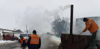 У Лановецькому районі латають дороги та упорядковують узбіччя