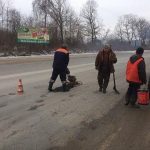 Для аварійного ремонту тернопільські шляховики використовують холодні суміші