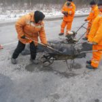 У Заліщицькому районі дорожники ліквідовують аварійну ямковість