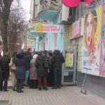 Черги під тернопільськими секонд-хендами шокують (фото)
