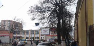 Власники чорних джипів у Тернополі мають право на все