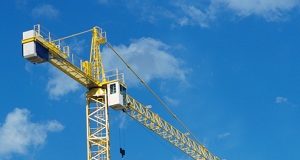 Тернополяни остерігаються, що на голову їм впаде баштовий кран