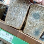 Те, що продають у тернопільському супермаркеті, уже і хлібом назвати важко (фото)