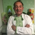 Відомий тернопільський гуморист Гриць Драпак дуже любить вишивати