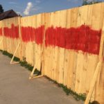 Не всім подобається те, що тернополяни пишуть на парканах (фото)