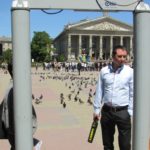 Сьогодні на Театральний майдан у Тернополі без проблем пропускали тільки голубів (фото)
