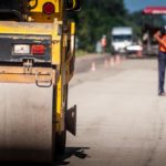 Дорожники не припиняли ремонти і у святкові вихідні
