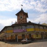 Більше ста років жителі райцентру на Тернопільщині приходять сюди, щось купити чи продати