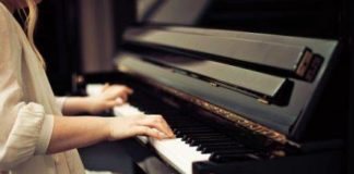 У Бучацькій громаді директорка школи вкрала піаніно