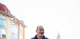 Міський голова з Тернопільщини жив у землянці