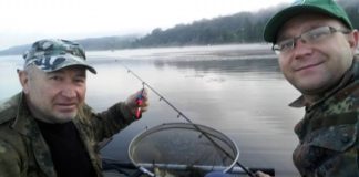 Тернопільський письменник під час риболовлі змагається сам із собою
