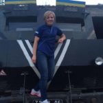 Тернопільська волонтерка за потреби може «осідлати» і БТР