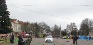 На Театральному майдані у Тернополі сьогодні пропонують дуже специфічну розвагу (фото)