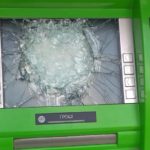 На Тернопільщині чоловік хотів випити з… банкоматом