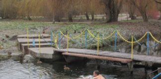 Тернопільські моржі вперто чекають на найсуворішу зиму століття (фото)