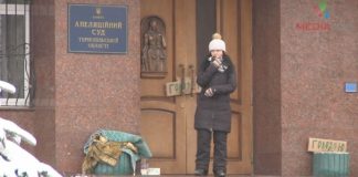 У Тернополі жінка щоб захистити чоловіка, відмовилася від їжі