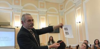 У Тернополі вивіски хочуть розміщувати по-новому (фото)