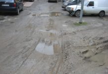У самому центрі Тернополя є двір у просто жахливому стані (фото)