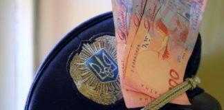 На Тернопільщині поліцейський відмовився від хабаря