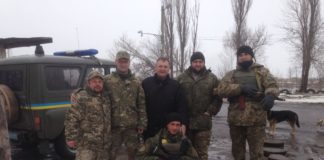 Тернополяни, що служать на передовій, отримали великодні подарунки