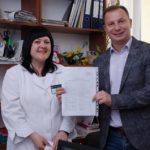 Голова Тернопільської ОДА Степан Барна підписав декларацію із своїм сімейним лікарем (фото)