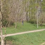 У тернопільському парку чоловік ввічливо пропонує інтимні послуги малолітнім дівчатам