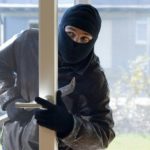 Щоб пограбувати беззахисну жительку Тернопільщини, троє чоловіків приїхали аж зі Львова