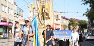 Кілька тисяч прочан вирушили сьогодні з Тернополя на пішу прощу до Зарваниці (фото)