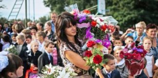 Перший дзвоник без квітів: тернопільські вчителі просять школярів приходити без цукерок та розкішних букетів