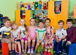 Що відчуває дитина, яку мама вперше залишає у дитсадку. Думки психолога Наталії Гаєвської