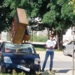 Тернополянці посипали машину хлібними крихтами