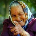 Пенсіонерка з Тернопільщини знає, хто з односельців скоро помре