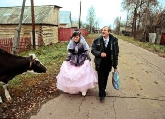Як фотограф переплутав диски з відео африканських студентів і сільського весілля