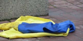П’яний житель Тернопільщини знущався над Державним Прапором України