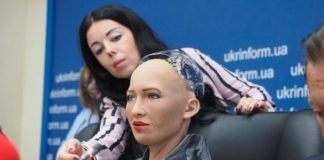 Тернополянка написала зворушливий текст про робота Софію, яку привезли до Києва