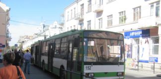У Тернополі через обледеніння не курсують тролейбуси
