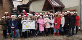 У райцентрі на Тернопільщині більше 100 дітей побували на дуже дивній фабриці