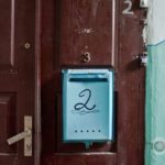 Де у Тернополі люди ще виймають паперові листи із поштових скриньок