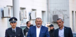 Радник міністра з Тернопільщини заробив перші гроші, граючи на весіллі