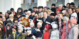 Тернопільська ОДА та облрада запустили флешмоб «Україна колядує» (фото)