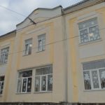 У Чортківській гімназії учні перетворили сходи на справжні мотиватори (відео)