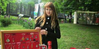 Жителька Тернопільщини дарує квітам вічне життя