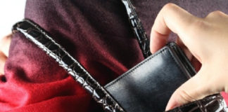 Тернополянка у магазині втратила 1800 гривень, так нічого і не придбавши