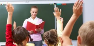Усі освітяни Тернополя отримують надбавку до зарплати за престижність у роботі, а в інших регіонах проблеми
