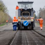 На Тернопільщині ремонтують дорогу, якою за добу проїжджає більше 15 тисяч машин (фото)