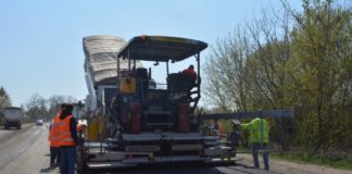 На Тернопільщині одночасно ремонтують вісім доріг