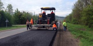 На Тернопільщині ремонтують міжнародну трасу (фото)