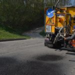 На дорогах Тернопільщини сьогодні вклали 180 тонн асфальтобетону