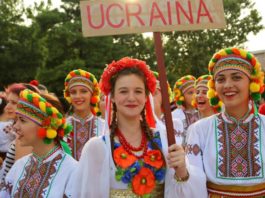 Чи знають українці, як насправді важко любити Україну, перебуваючи за кордоном
