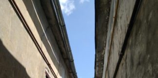 Де на Тернопільщині є одна з найвужчих вуличок у Європі (фото)
